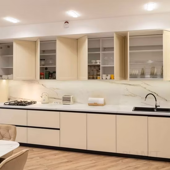 PA Профессиональный кухонный шкаф из глянцевой фанеры на заказ.